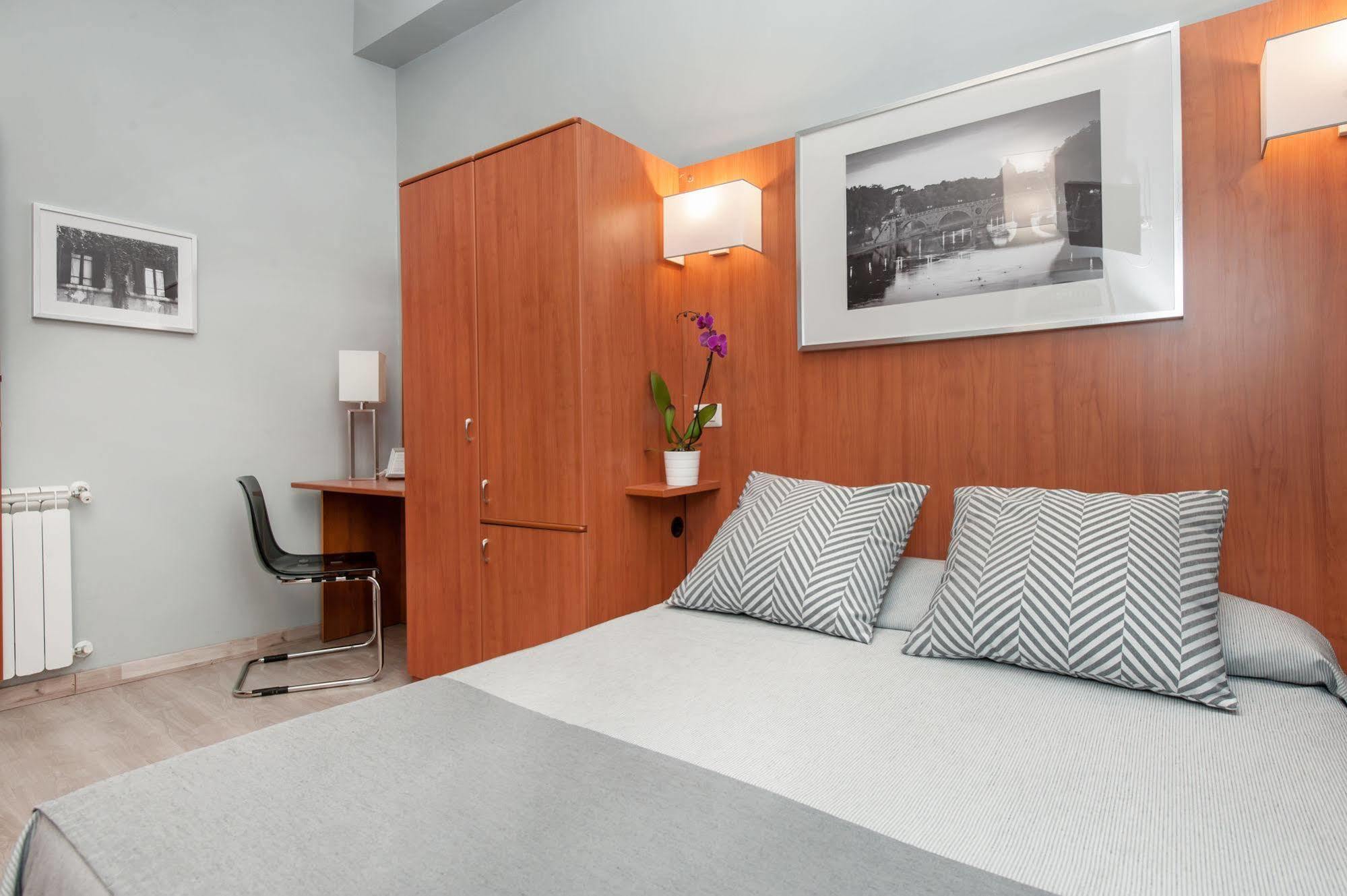 Roi Hotell *
